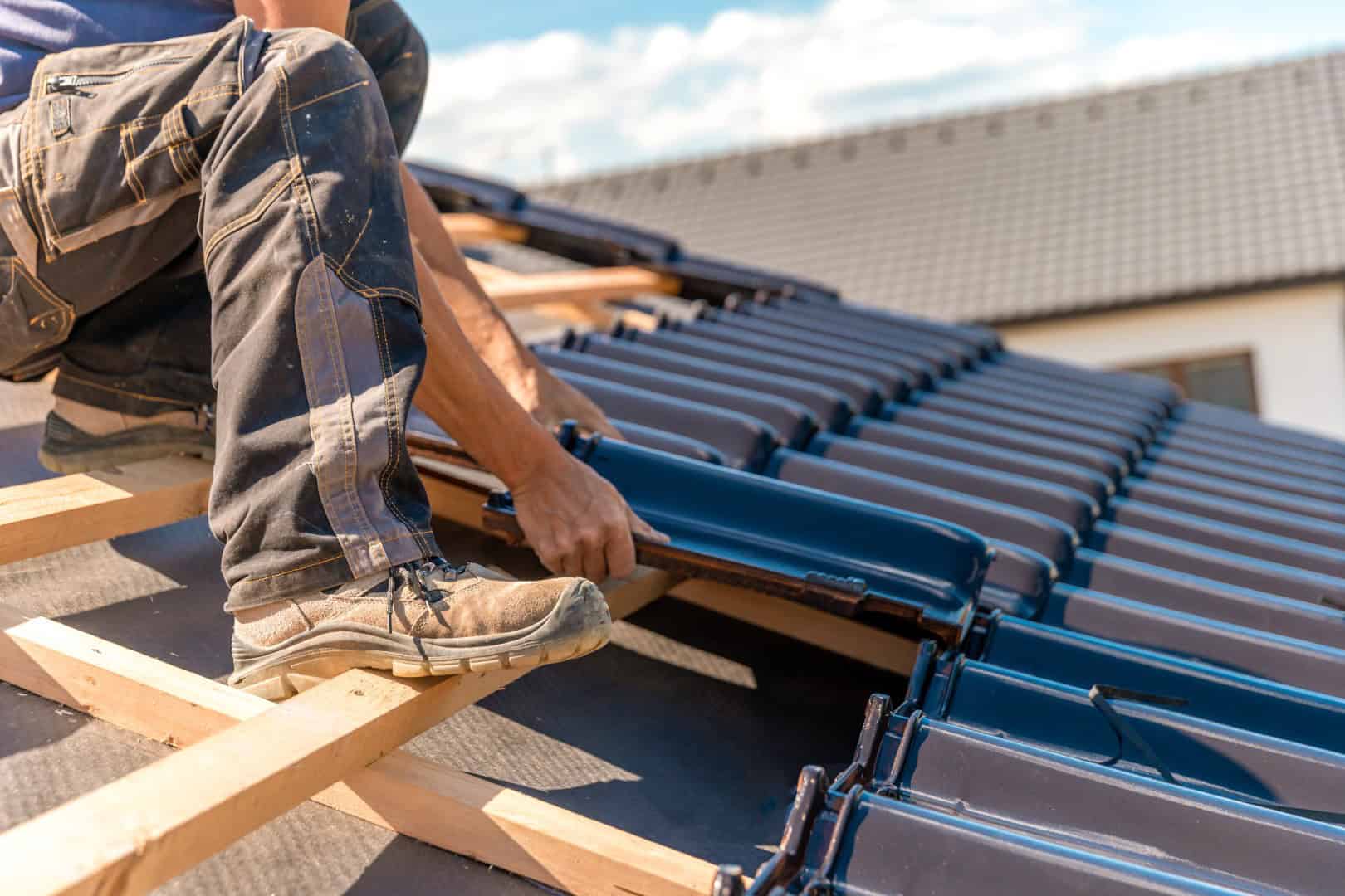 Fixing roof tiles